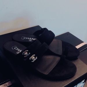 SOLD ON TRADESY🔥Chanel two straps toe ring sandal